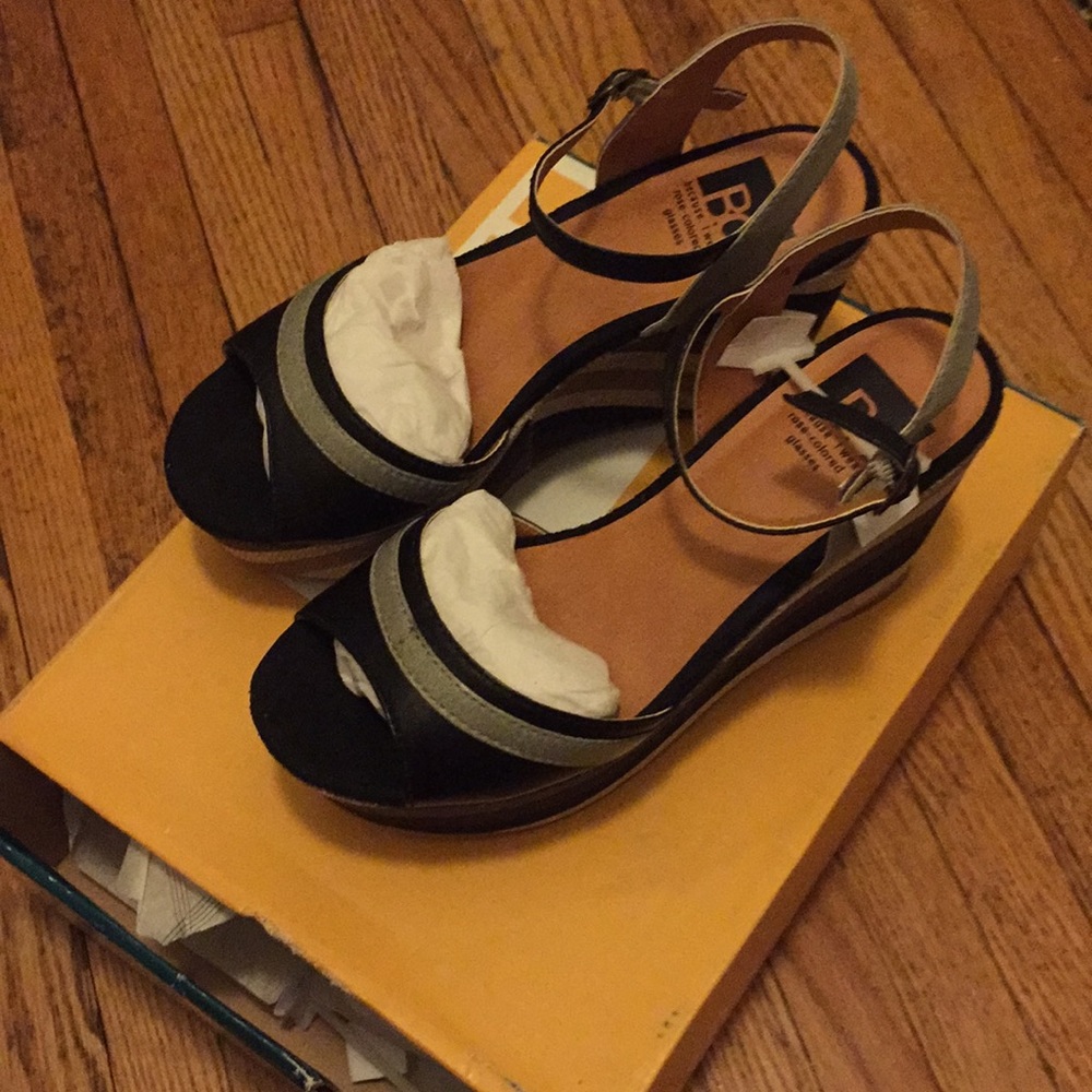 BRAND NEW Black Striped Platform Wedges